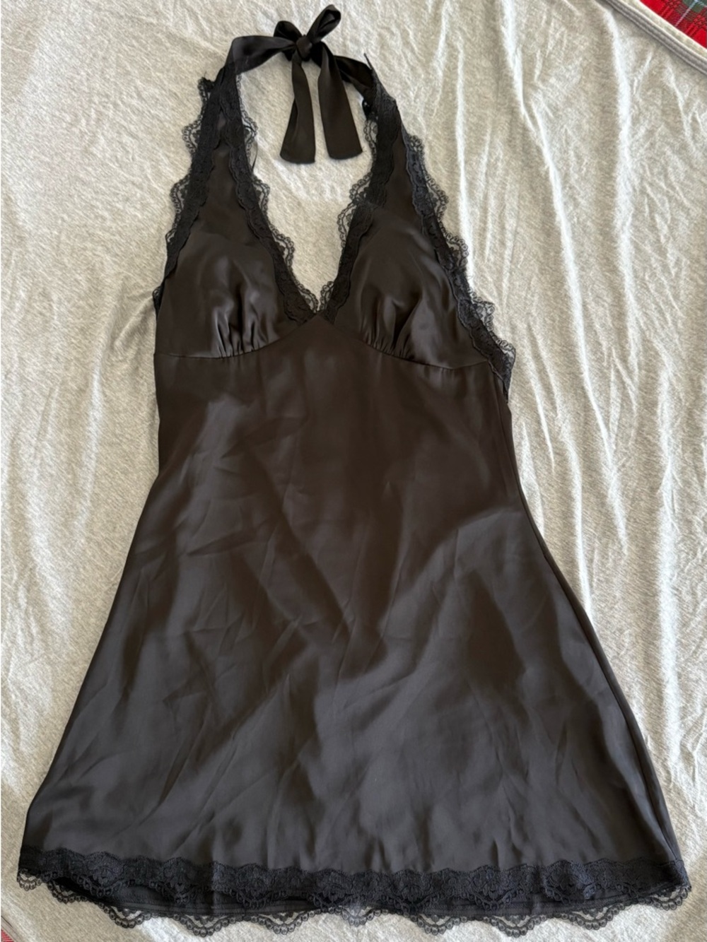 Elegant Black Lace-Trim Halter Slip